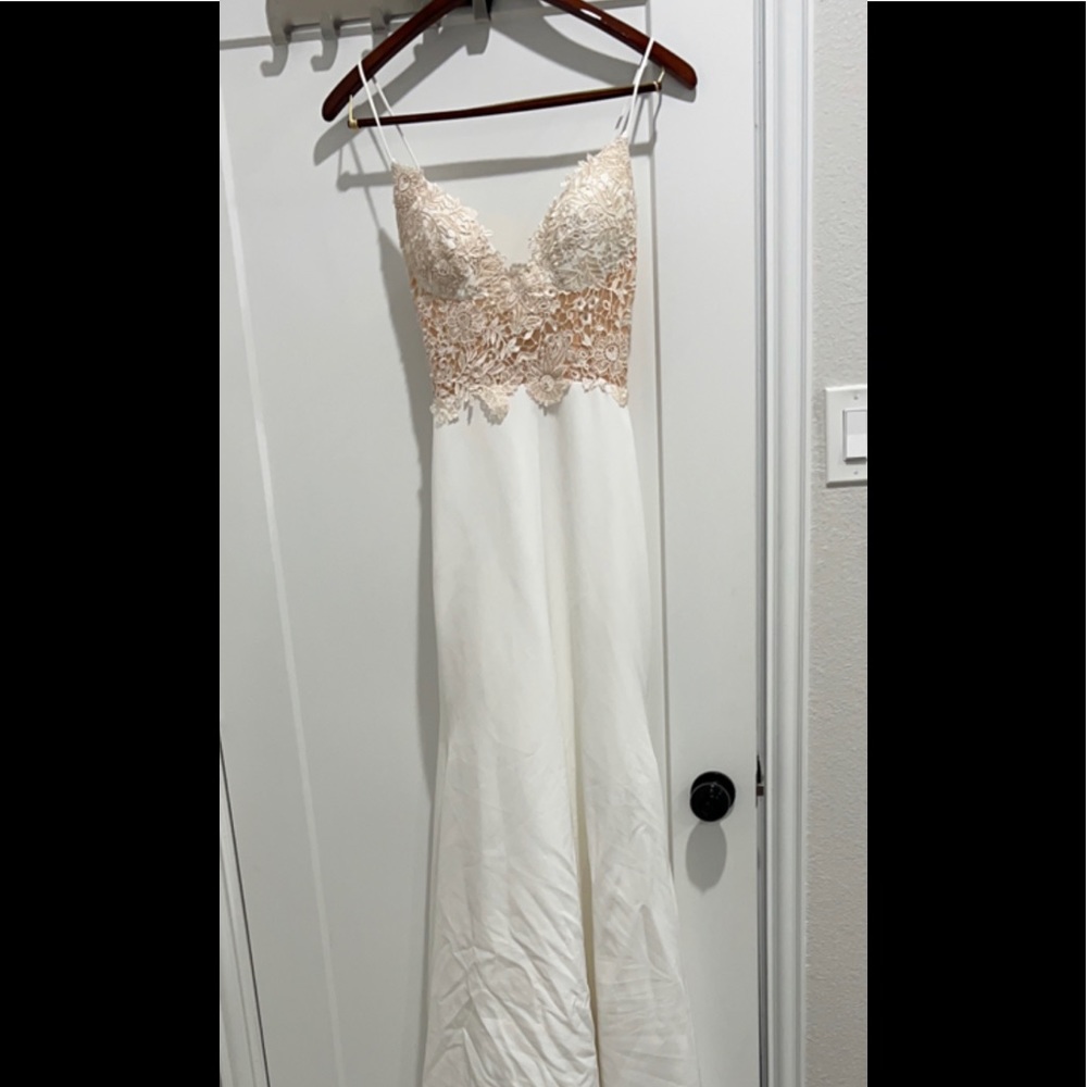 Fishtail wedding dress